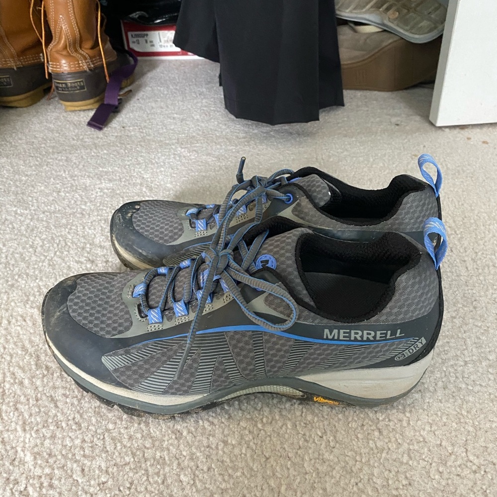 Merrell low rise hiking boots / water resistant